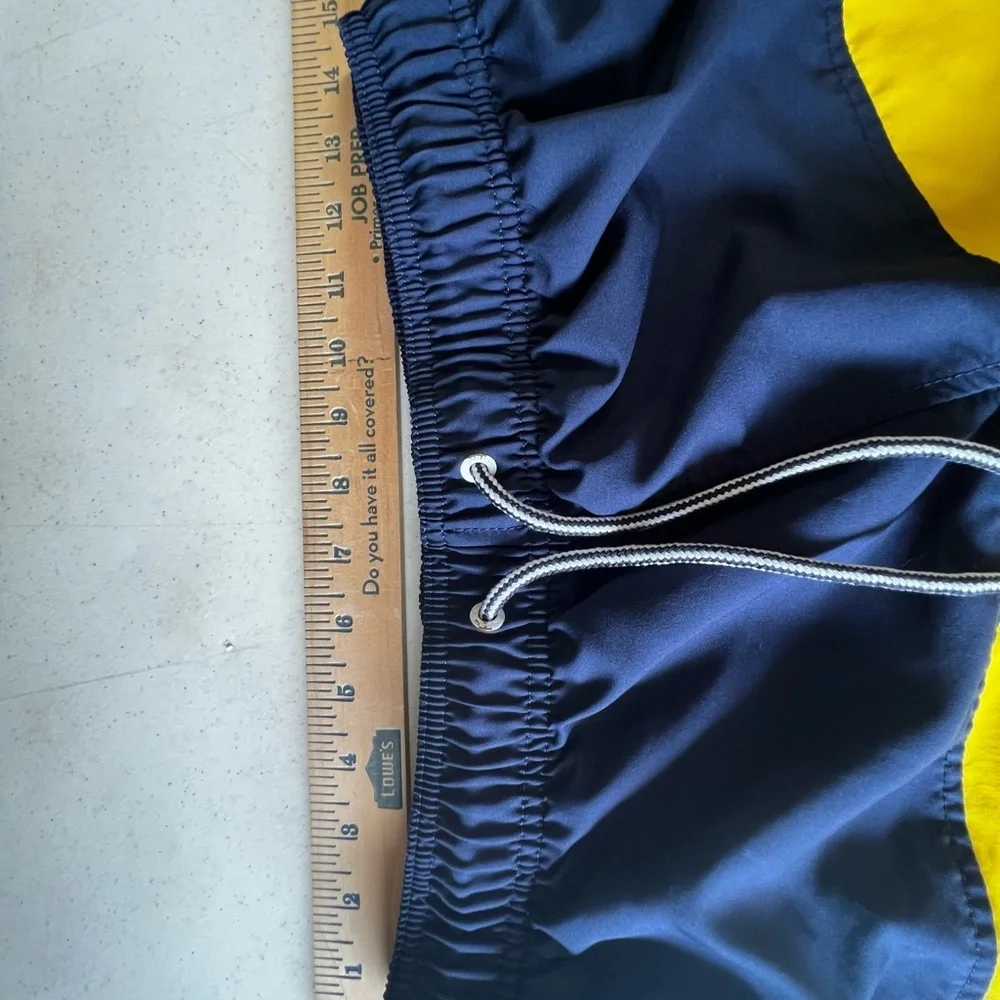 SPEEDO MEN’S NAVY & YELLOW MESH LINED SWIN TRUNKS. SIZE MEDIUM GREAT CONDITION